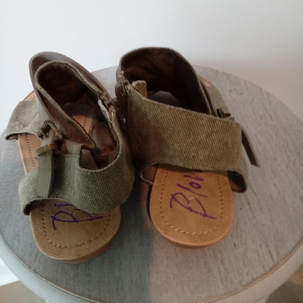 Blowfish Olive Green Size 11 Sandals - Picture 2 of 7